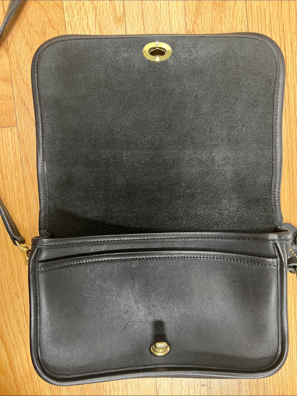 Vintage Coach Black Leather Turnlock Crossbody Bag Style 9755 USA/Costa Rica - Picture 7 of 9